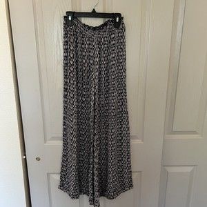 Angie Wide Leg Pants Smocked Waist Women's Size S Black and White Print